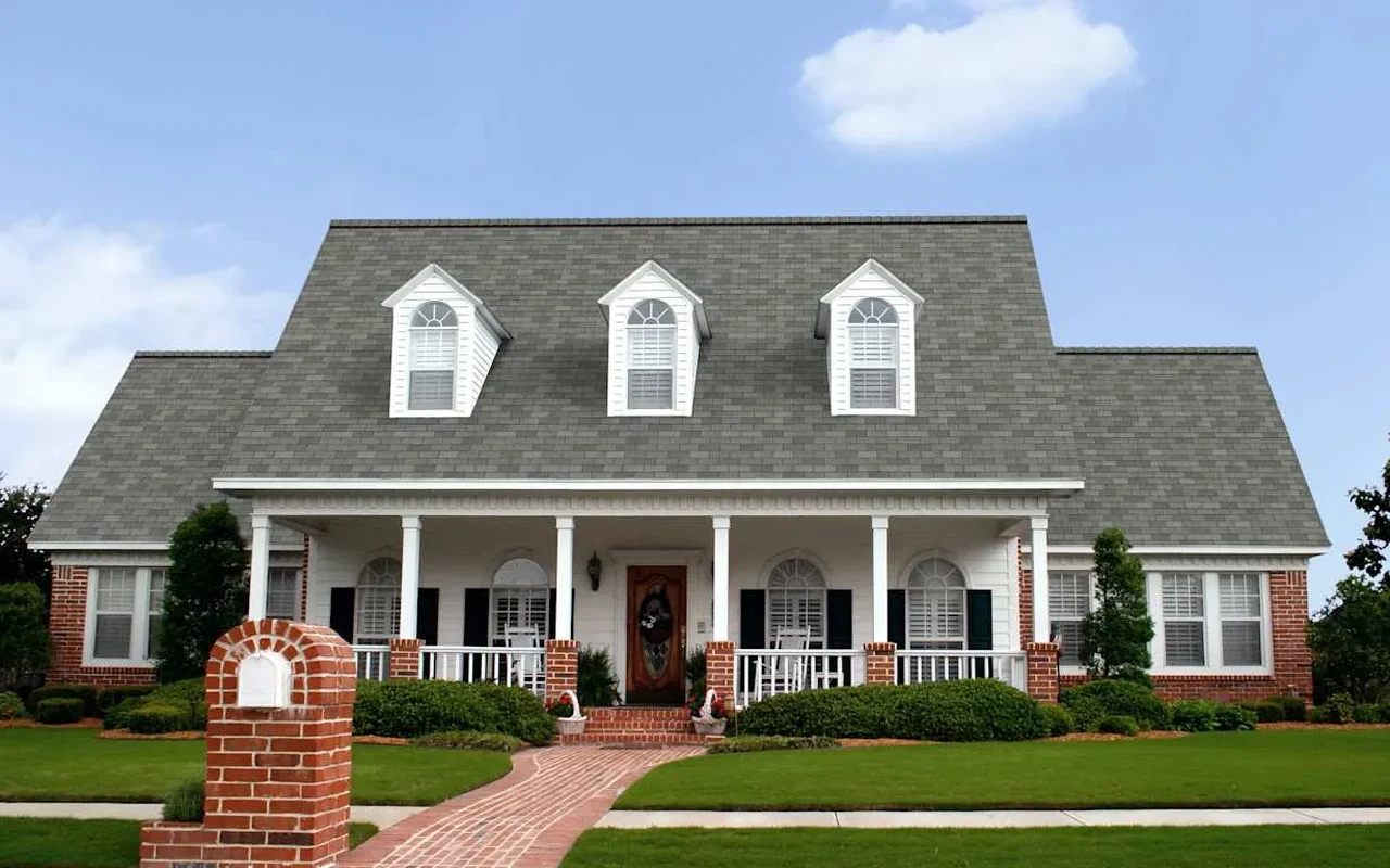 Residência com telha shingle Owens Corning linha Supreme