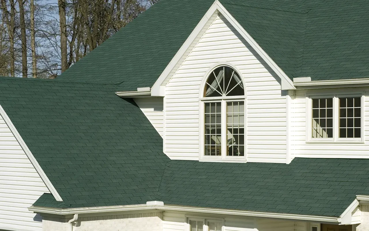 Cobertura residencial com telha shingle Supreme Verde